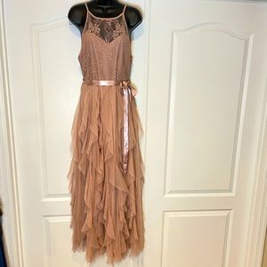 Dusty pink ruffled lace halter maxi dress 🌸